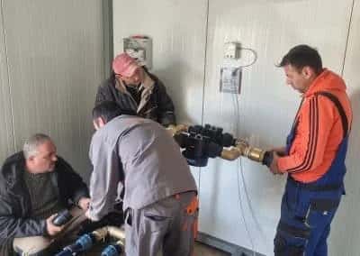 Екип при монтаж на колектор